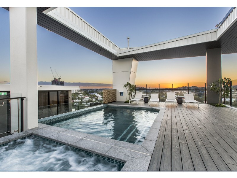 211/1 Deshon Street, Woolloongabba QLD 4102