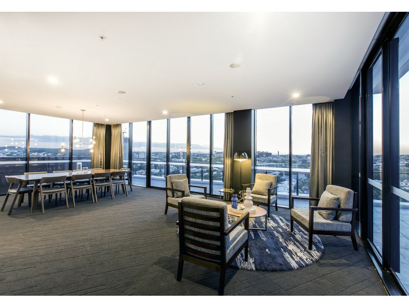 211/1 Deshon Street, Woolloongabba QLD 4102