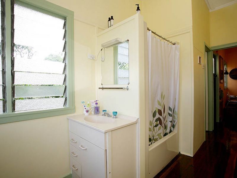 27 Frederick St, Annerley QLD 4103