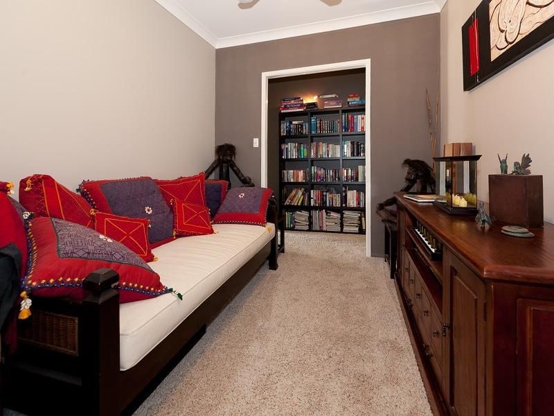 21 Rookwood Ave, Coopers Plains QLD 4108