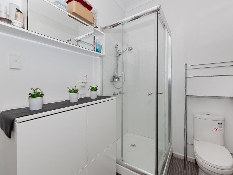 21 Rookwood Ave, Coopers Plains QLD 4108