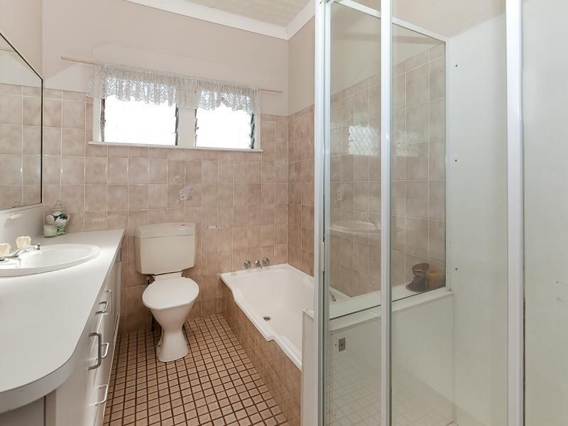 21 Rookwood Ave, Coopers Plains QLD 4108