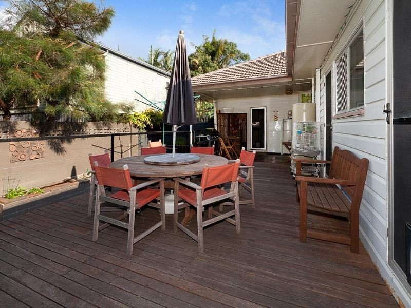 21 Rookwood Ave, Coopers Plains QLD 4108