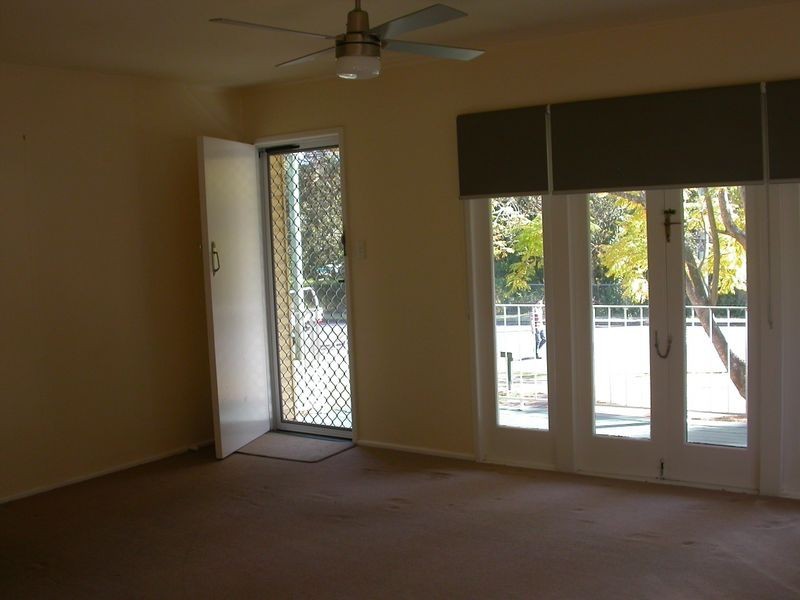 7 Middle St, Coopers Plains QLD 4108