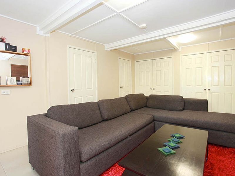 58 Henry St, Greenslopes QLD 4120