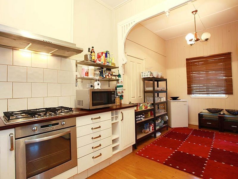 58 Henry St, Greenslopes QLD 4120