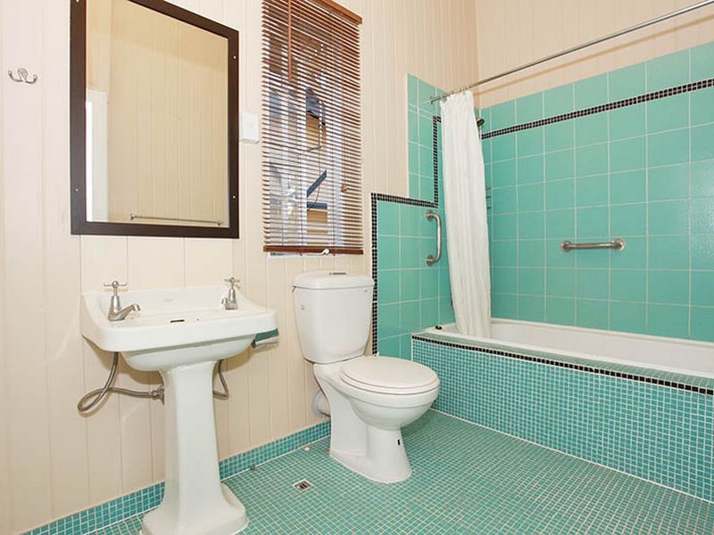 58 Henry St, Greenslopes QLD 4120