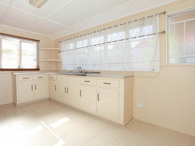 58 Henry St, Greenslopes QLD 4120