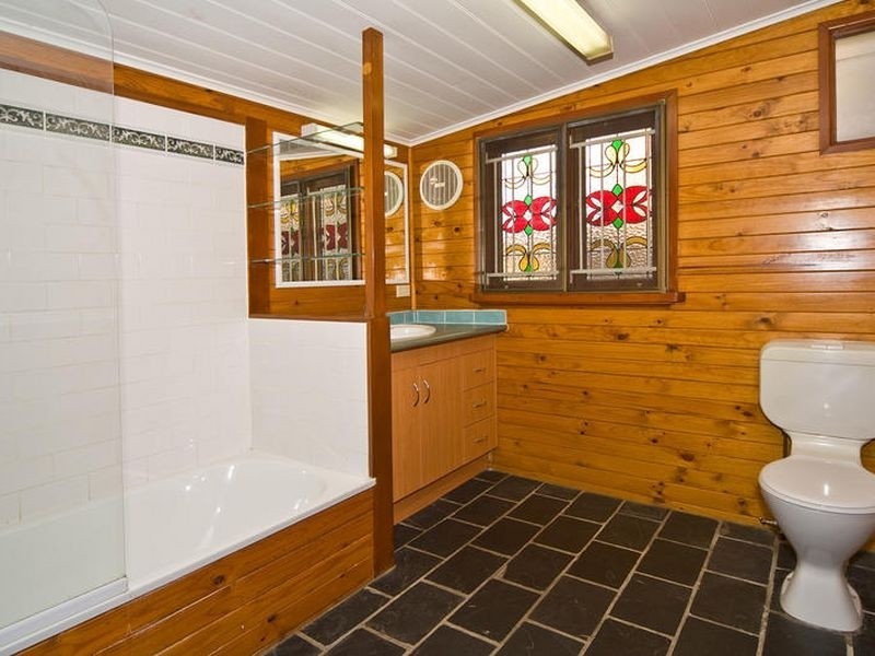 70 Lincoln St, Greenslopes QLD 4120