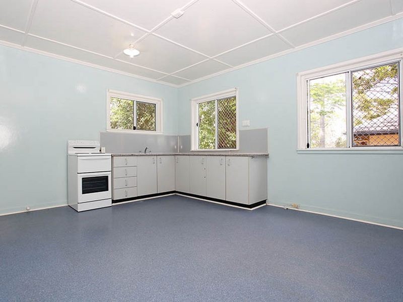 15 Deacon St, Coopers Plains QLD 4108