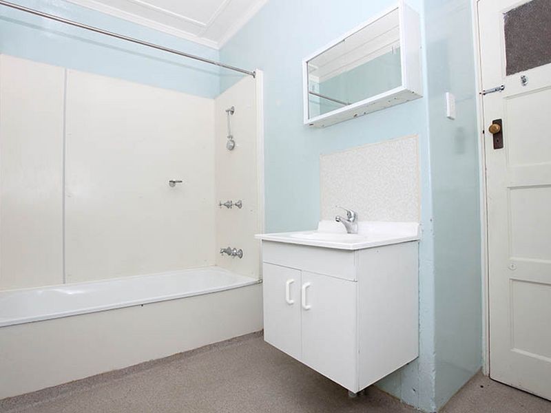 15 Deacon St, Coopers Plains QLD 4108