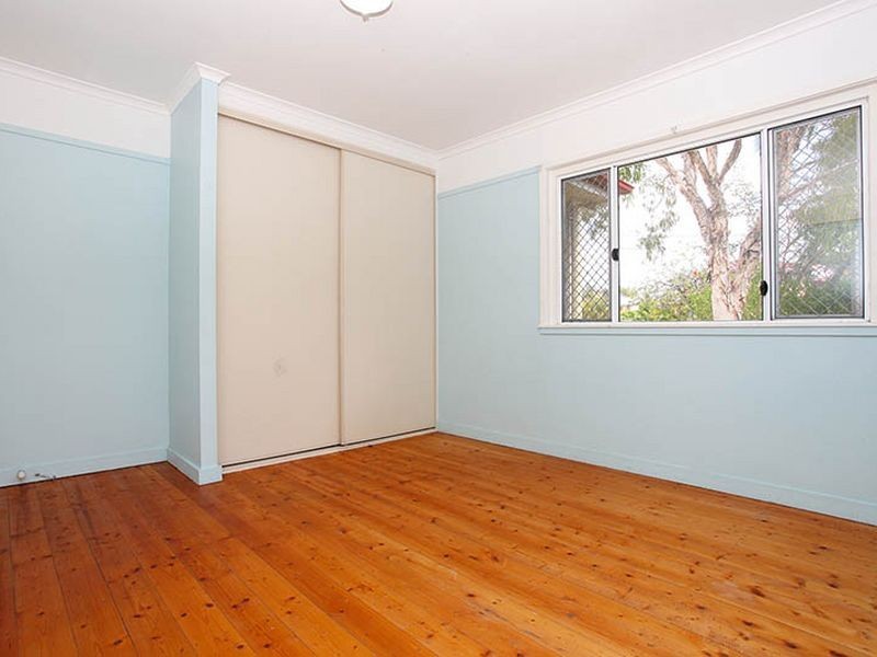 15 Deacon St, Coopers Plains QLD 4108