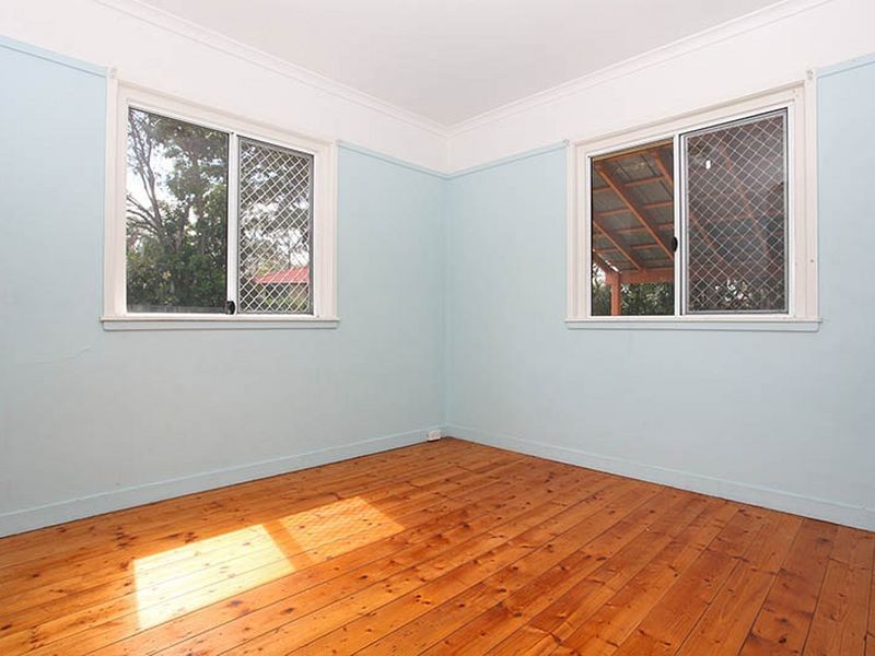 15 Deacon St, Coopers Plains QLD 4108