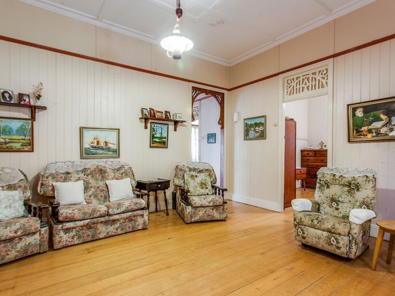 26 Clare Rd, Kingston QLD 4114