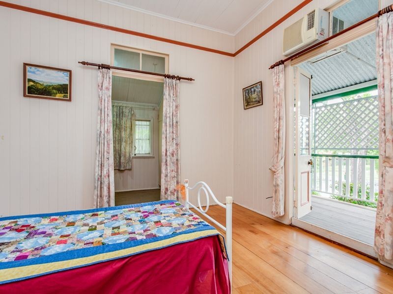 26 Clare Rd, Kingston QLD 4114