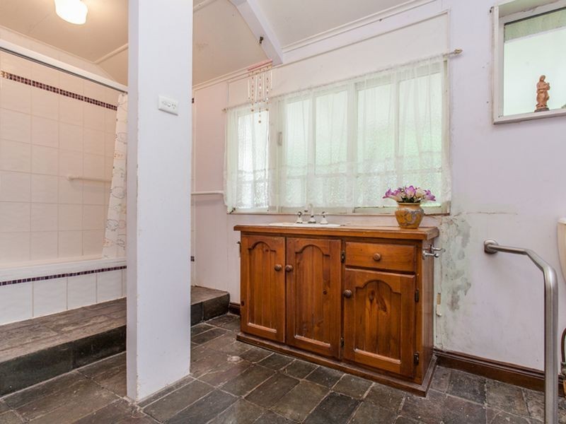 26 Clare Rd, Kingston QLD 4114