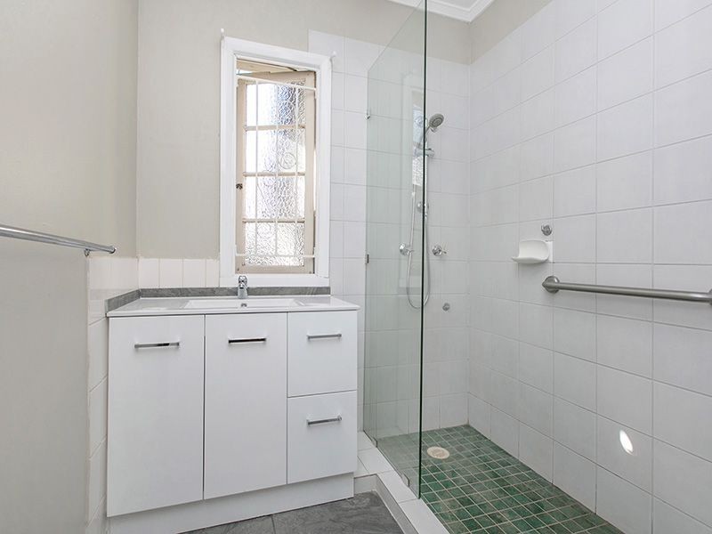 32 Hamilton Rd, Moorooka QLD 4105