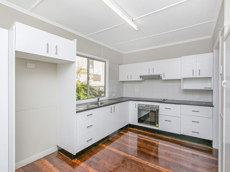 32 Hamilton Rd, Moorooka QLD 4105