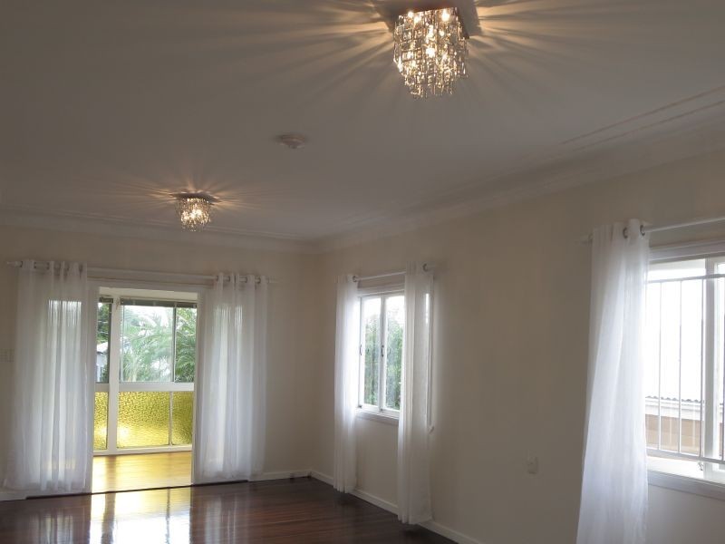 92 Pear St, Greenslopes QLD 4120