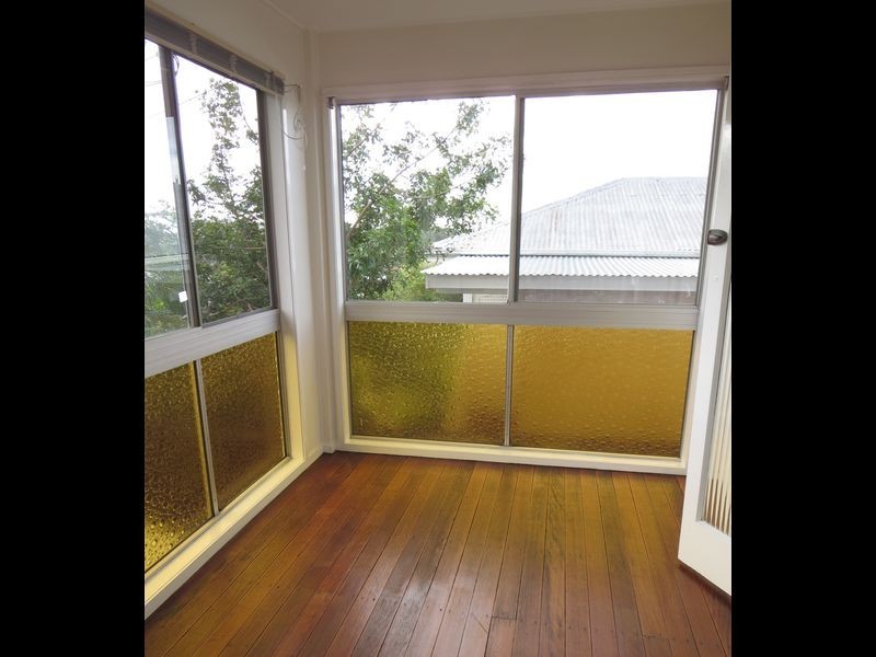 92 Pear St, Greenslopes QLD 4120