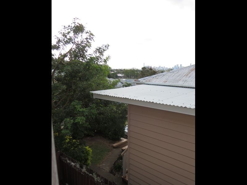 92 Pear St, Greenslopes QLD 4120