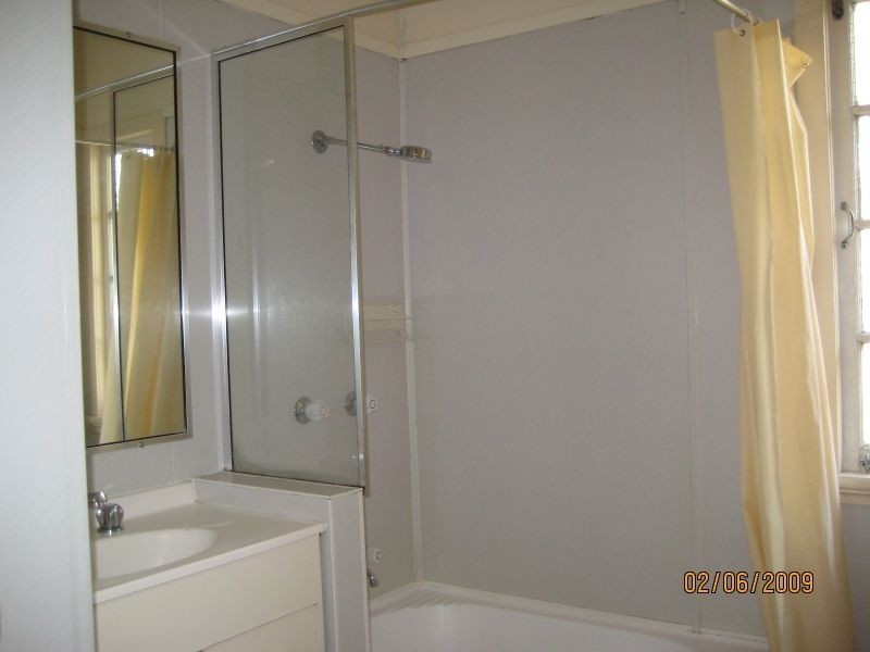 27 Dartmouth St, Coopers Plains QLD 4108