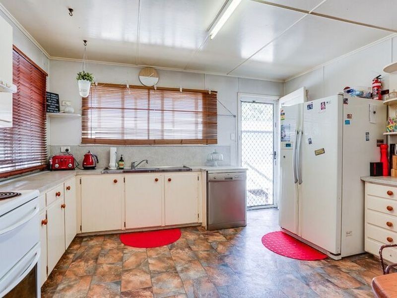 14 Burgess St, Salisbury QLD 4107