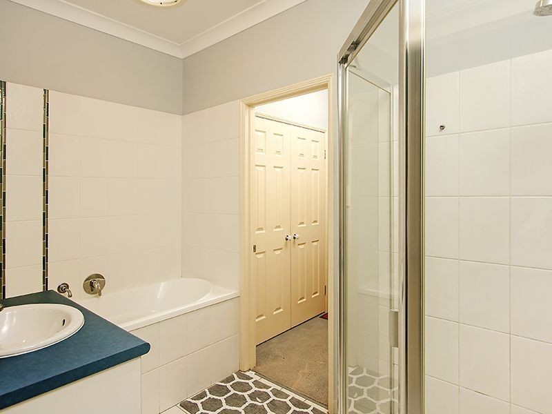5 Marigold Cl, Springfield Lakes QLD 4300