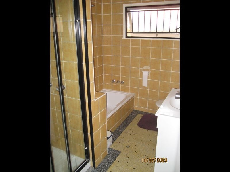 Room 2/335 Orange Grove Rd, Salisbury QLD 4107