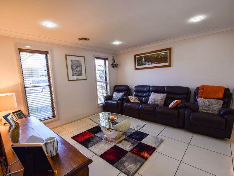 1 Settlers Place, Young NSW 2594
