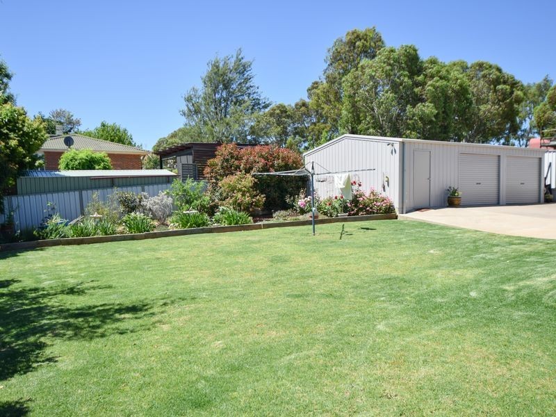 1 Settlers Place, Young NSW 2594
