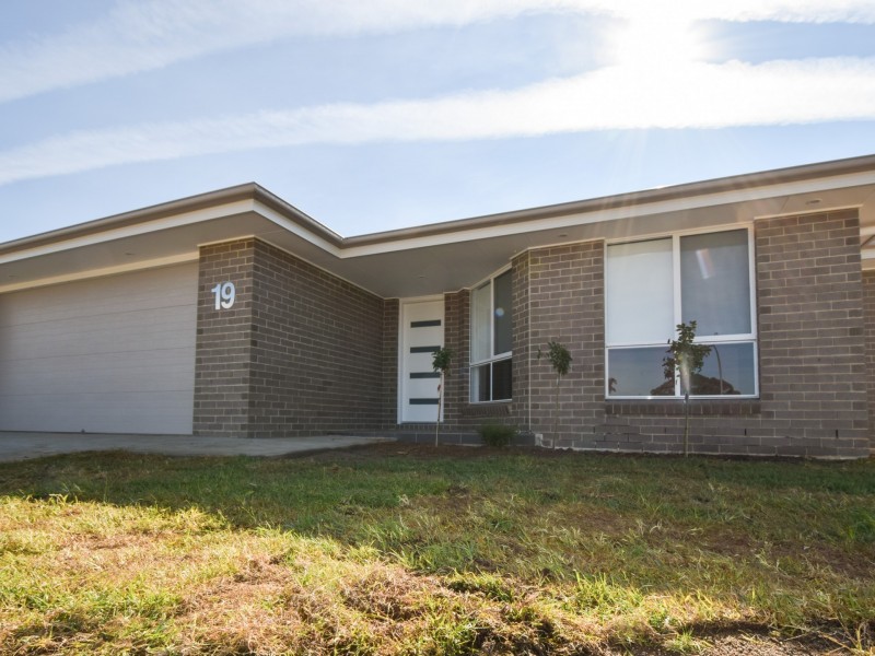 19 Jordan Place, Young NSW 2594