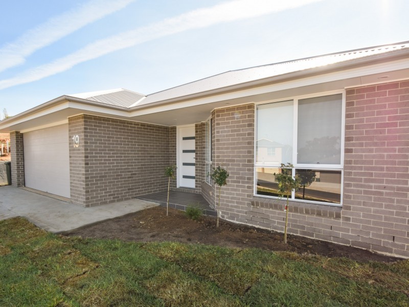 19 Jordan Place, Young NSW 2594