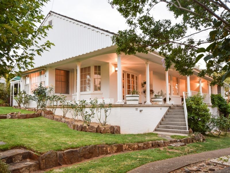 23 Fontenoy Street, Young NSW 2594