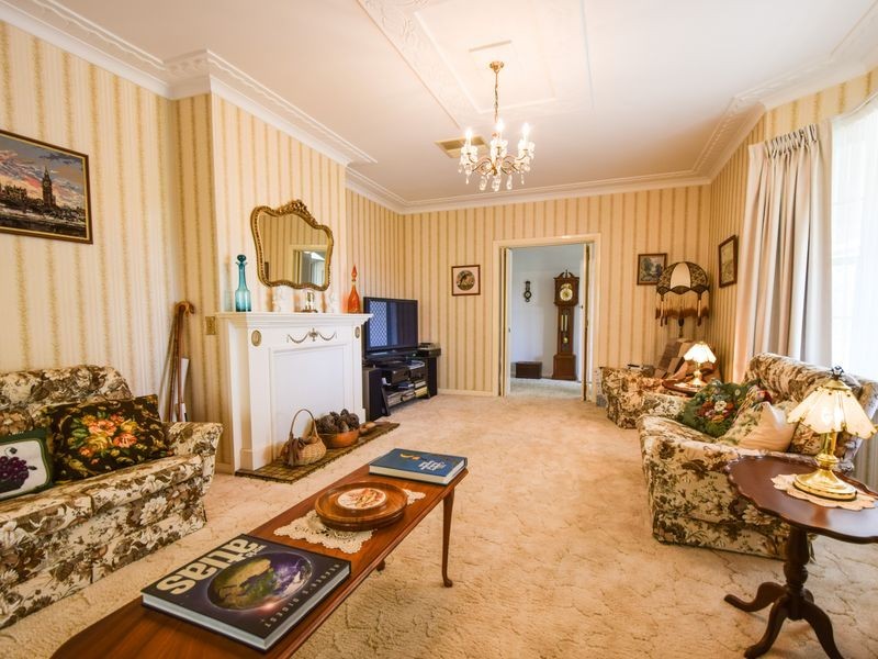 23 Fontenoy Street, Young NSW 2594