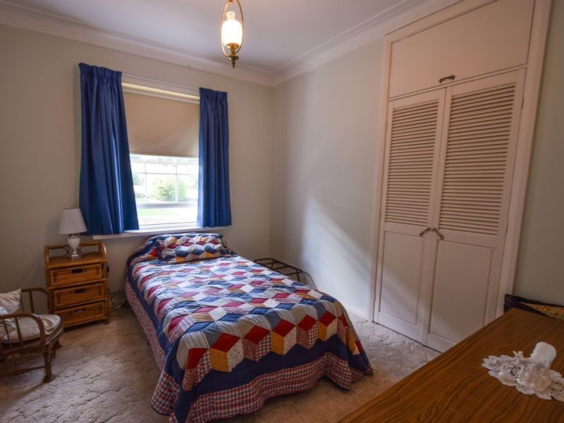 23 Fontenoy Street, Young NSW 2594