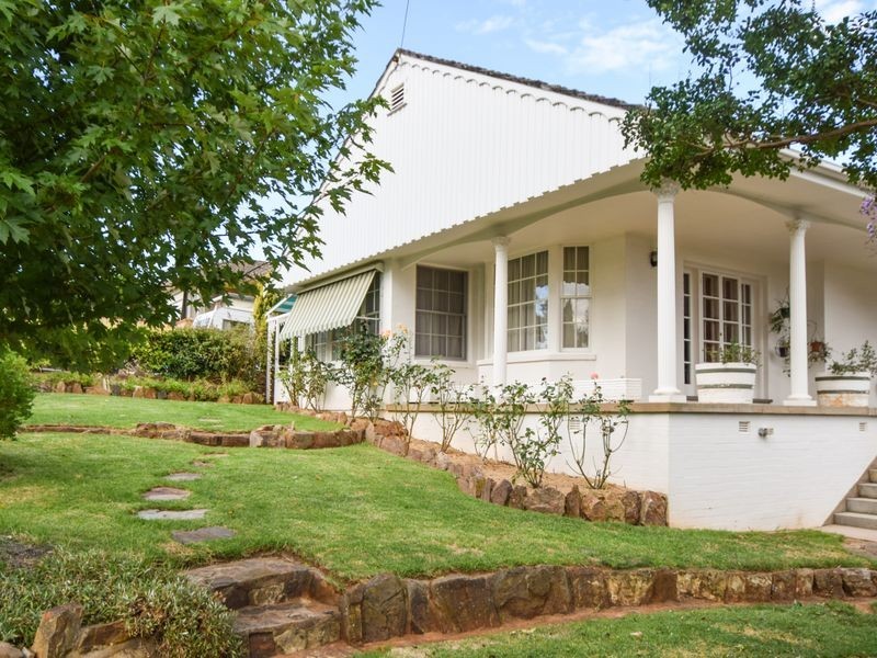 23 Fontenoy Street, Young NSW 2594