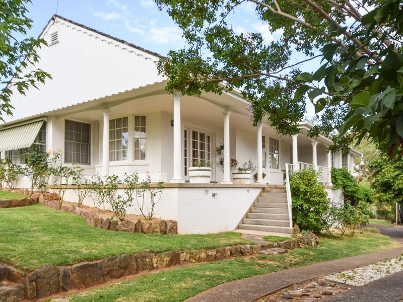 23 Fontenoy Street, Young NSW 2594