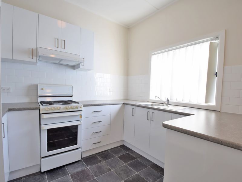 20 Blackett Avenue, Young NSW 2594