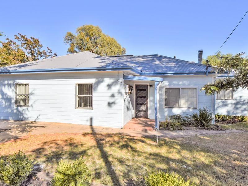 20 Blackett Avenue, Young NSW 2594
