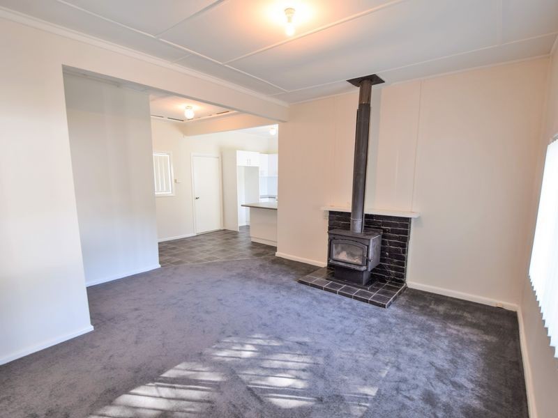 20 Blackett Avenue, Young NSW 2594