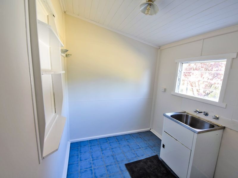 20 Blackett Avenue, Young NSW 2594