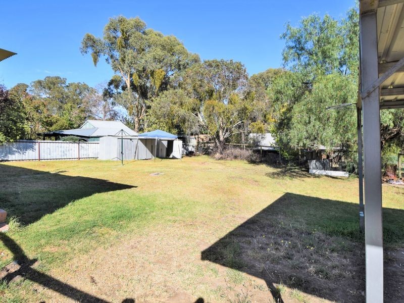20 Blackett Avenue, Young NSW 2594