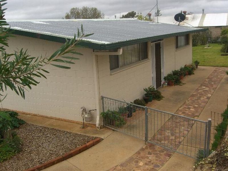 35 Nasmyth Street, Young NSW 2594