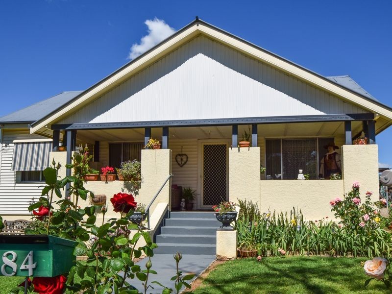 84 Wombat Street, Young NSW 2594