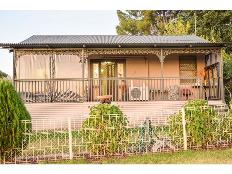 157 Edwards Street, Young NSW 2594