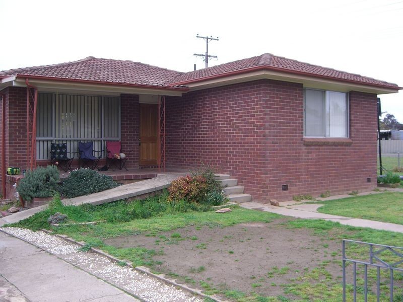 24 Murringo Street, Young NSW 2594