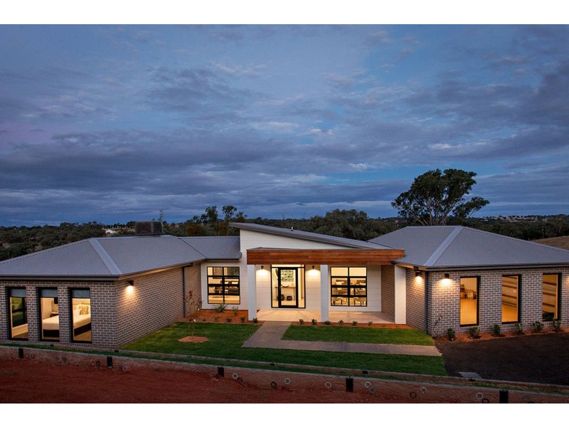 14 Matilda Place, Young NSW 2594