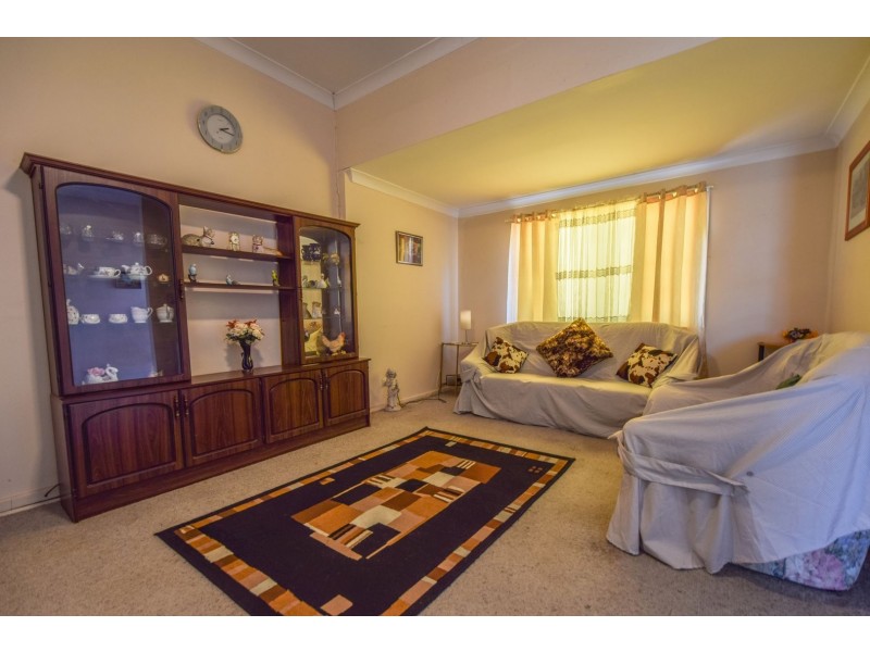 7 Currawong Street, Young NSW 2594