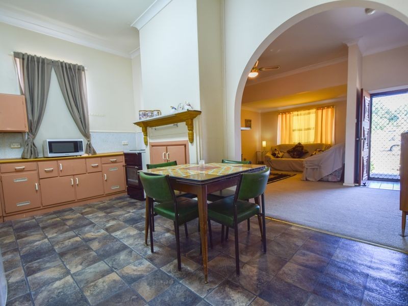 7 Currawong Street, Young NSW 2594